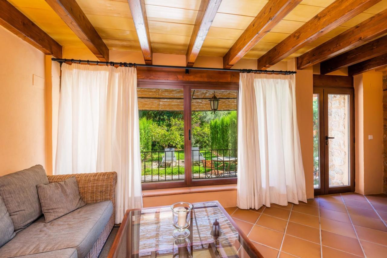 Ca's Curial - - Adults Only * Soller